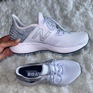 BRAND NEW - NEW BALANCE WOMENS FRESH FOAM ROAV RUNNING SHOE - PALE GREY